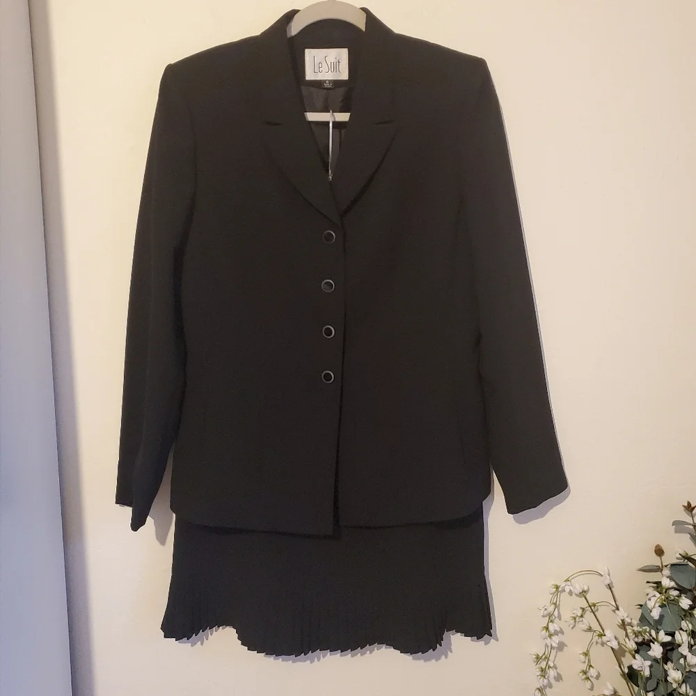 Le Suit ~ Classic Black 2 pc Skirt Suit - Picture 1 of 7